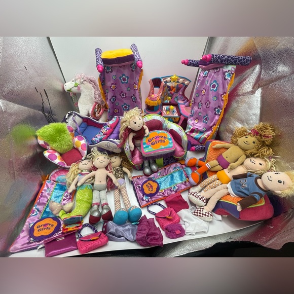 Manhattan Toys Groovy Girl Lot Dollhouse12 Dolls Furniture Huge Lot